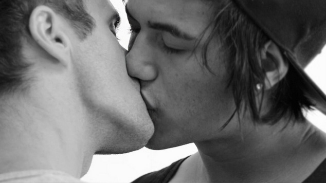 Gay Men Kissing Gay Men 31