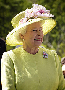 220px-Elizabeth_II_greets_NASA_GSFC_employees,_May_8,_2007_edit[1]