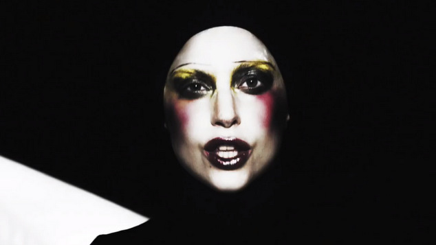 Gaga Applause-001