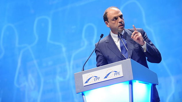 800px-EPP_Congress_Marseille_Angelino_Alfano