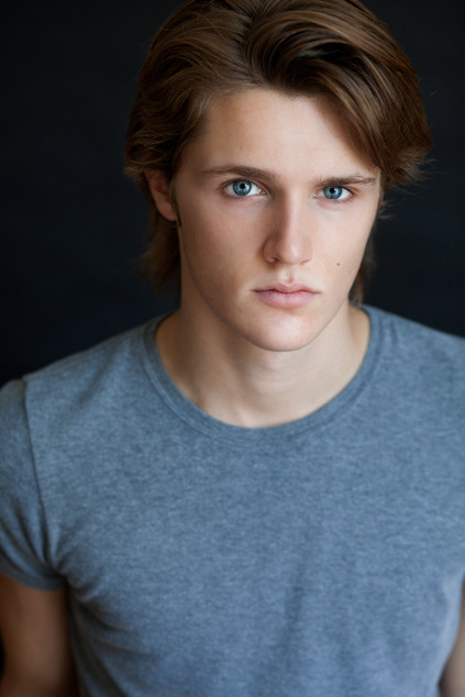 Game Of Thrown S Eugene Simon Is Keeping The Faith Outinperth Lgbtqia News And Culture