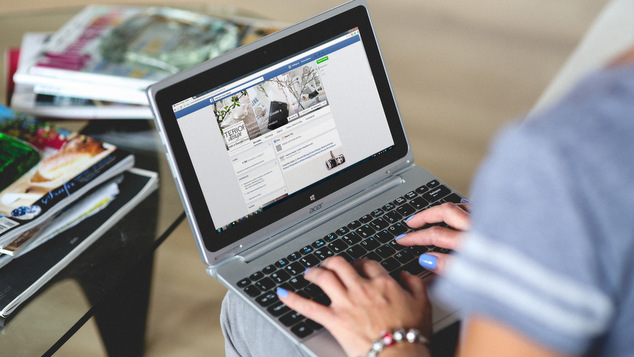 hands-woman-laptop-notebook